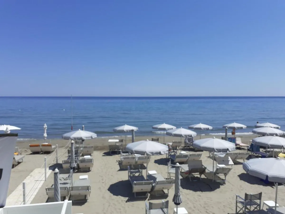Alexia A Pochi Passi Dal Mare Appartamento Confort Con Box Auto Alassio 0*,  Italy