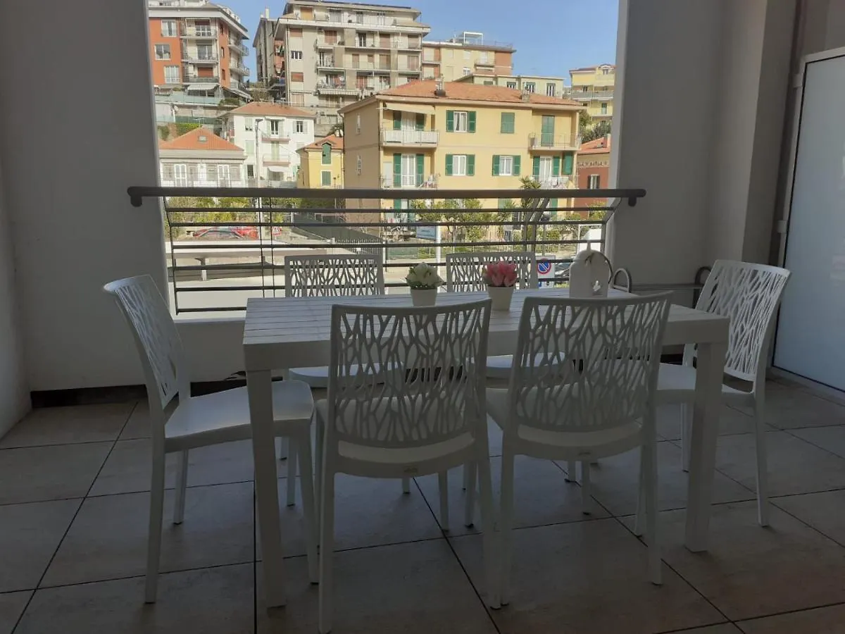 Alexia A Pochi Passi Dal Mare Appartamento Confort Con Box Auto Alassio Apartment